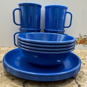 Vintage Rubbermaid Country Blue melamine dishes complete set of 4